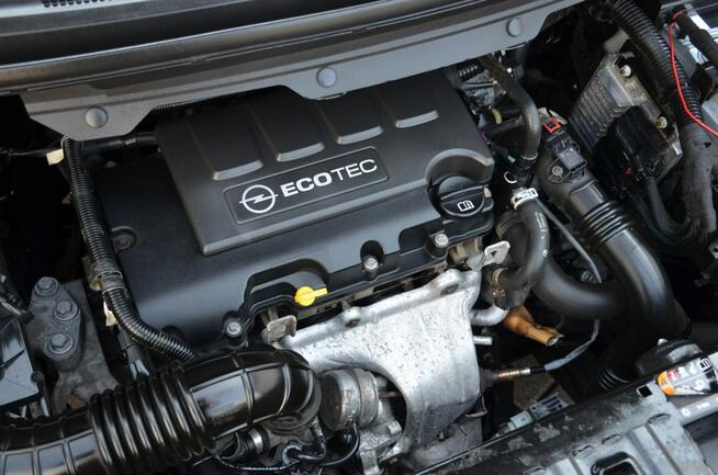 Opel Zafira 1.4T 140 KM Cosmo Serwis Bi-xenon Panorama Kamera 7-foteli Navi