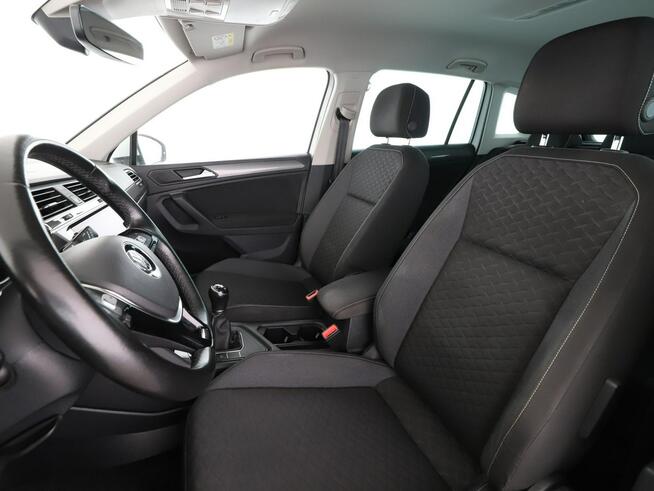 Volkswagen Tiguan 2.0 TDI Connect Climatronic Nawigacja Tempomat Grzane Fotele ParkPilot