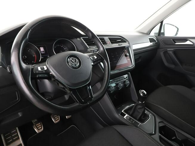 Volkswagen Tiguan 2.0 TDI Connect Climatronic Nawigacja Tempomat Grzane Fotele ParkPilot