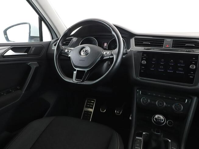Volkswagen Tiguan 2.0 TDI Connect Climatronic Nawigacja Tempomat Grzane Fotele ParkPilot