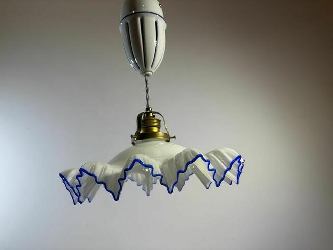 Stara lampa wisząca kuchenna z przeciwwagą porcelanową