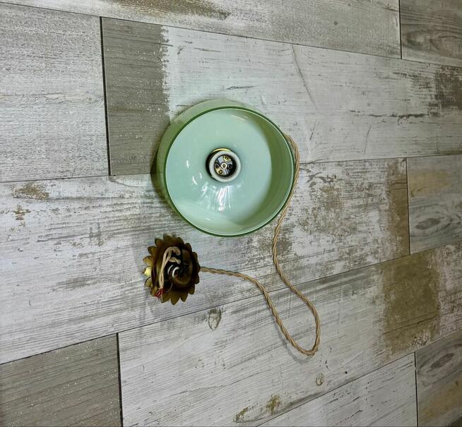 Mała lampa wisząca z kloszem