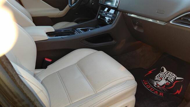 Jaguar F-Pace 2.0 w bogatej wersji Prestige