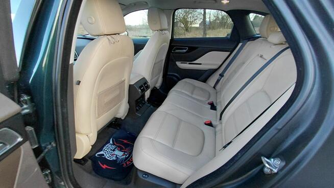 Jaguar F-Pace 2.0 w bogatej wersji Prestige