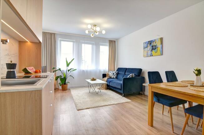 Nowe - świetny rozkład - dużo okien - balkon