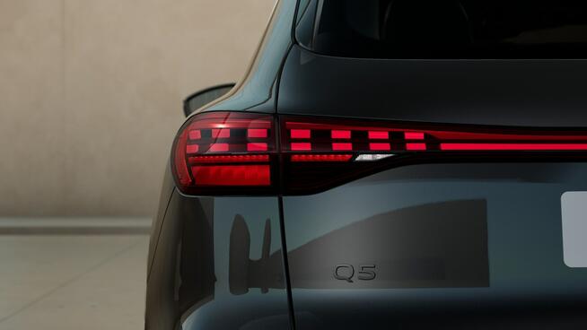 Audi Q5 LEDplus_Kamera_Hak_Panorama_CarPlay_3-strefy_20"_PamięćFotela_Ambiente