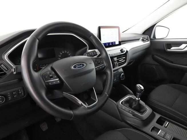 Ford Kuga FV23 led navi kamera pdc klimatyzacja grzane fotele niski przebieg