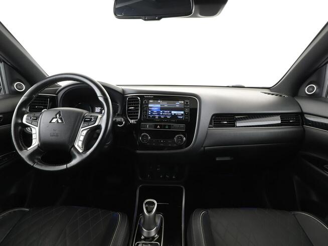 Mitsubishi Outlander PHEV automat 4x4 skóra 224KM hak navi kamera360 ACC BiLED