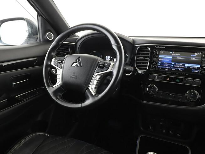 Mitsubishi Outlander PHEV automat 4x4 skóra 224KM hak navi kamera360 ACC BiLED