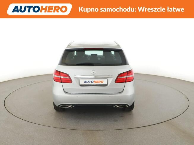 Mercedes B 180 automat full LED półskóra navi klima auto grzane fotele czujniki parko