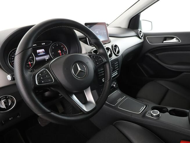 Mercedes B 180 automat full LED półskóra navi klima auto grzane fotele czujniki parko