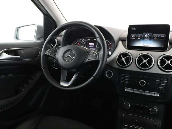 Mercedes B 180 automat full LED półskóra navi klima auto grzane fotele czujniki parko