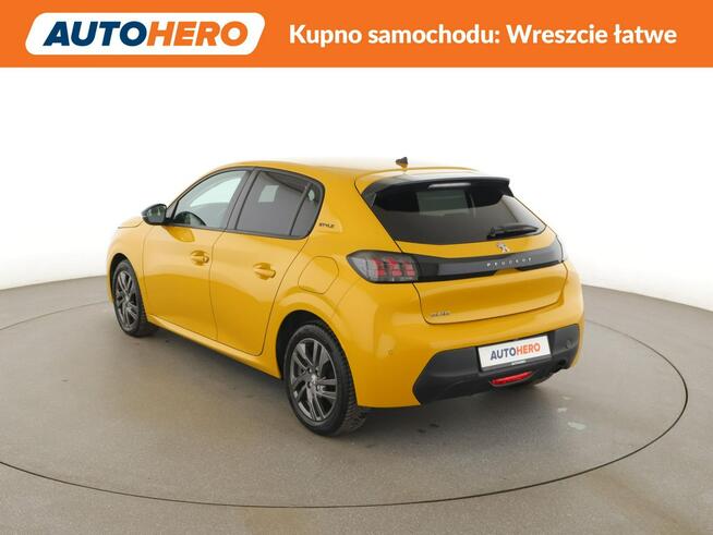 Peugeot 208 kamera bt niski przebieg led manual klima auto