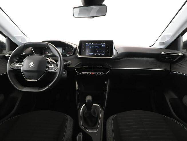 Peugeot 208 kamera bt niski przebieg led manual klima auto