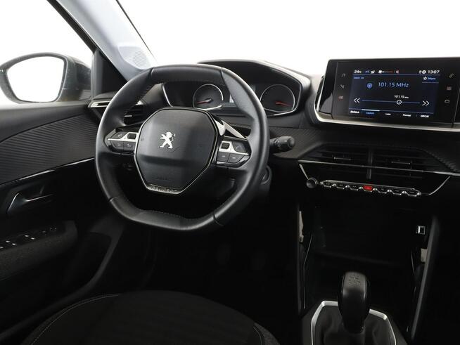 Peugeot 208 kamera bt niski przebieg led manual klima auto