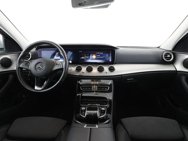 Mercedes E 200 automat Multibeam LED virtual cocpit navi kamera i czujniki parkowania