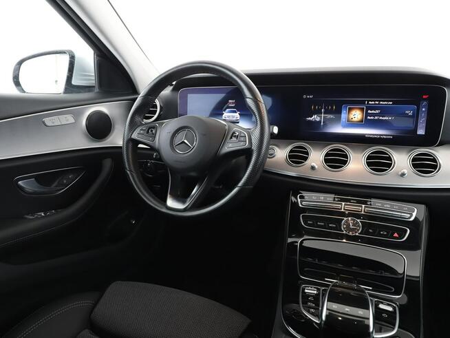 Mercedes E 200 automat Multibeam LED virtual cocpit navi kamera i czujniki parkowania