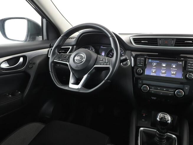 Nissan Qashqai navi klima auto panorama kamera 350 i czujniki parkowania