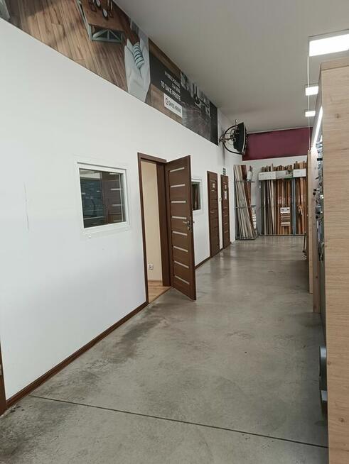Obiekt Magazynowo-Usługowo-Handlowy o pow. łącznej 2551 m² –