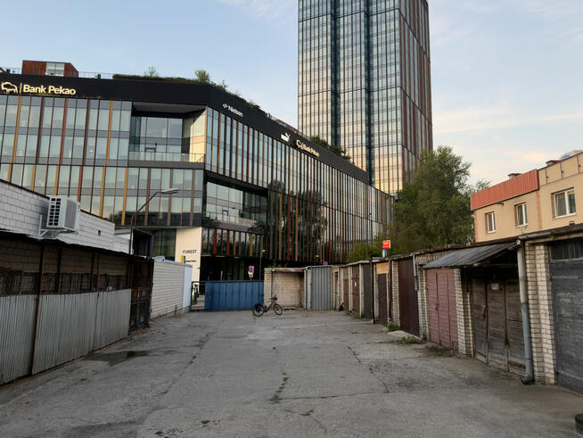 Garaż wolnostojący + miejsce postojowe, Rondo AK Radosław,
