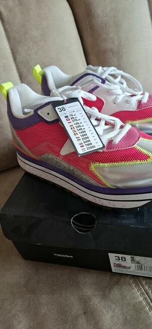 Nowe buty damskie rozmiaru 38 .