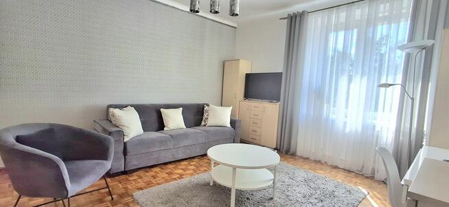 Przestronna kawalerka 35 m kw przy placu z fontanną