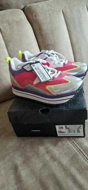 Nowe buty damskie rozmiaru 38 .