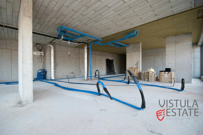Lokal witrynowy na parterze 210 m2