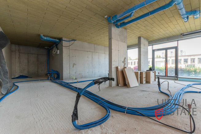 Lokal witrynowy na parterze 210 m2