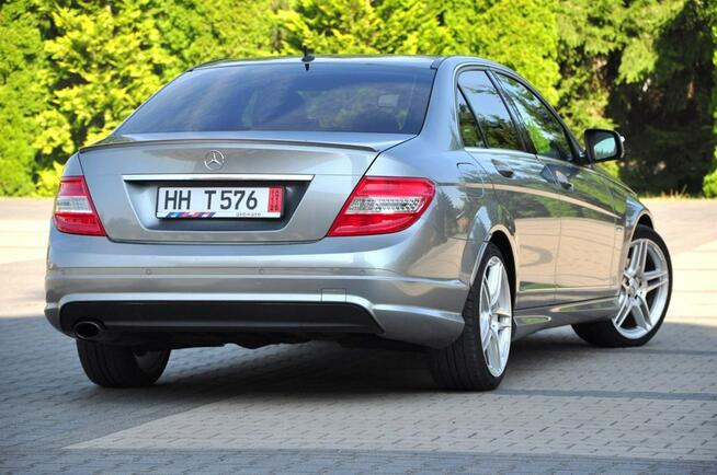 Mercedes C 220 2,2 D 170KM Avantgarde Xenon Skóry Navi H&K Alufelgi PDC Super Stan !!