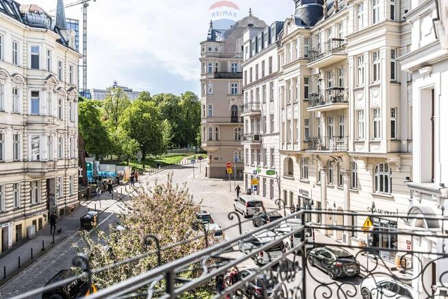 Apartament w "Żelazku", dwa balkony, m.postojowe