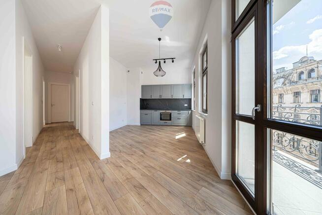 Apartament w "Żelazku", dwa balkony, m.postojowe