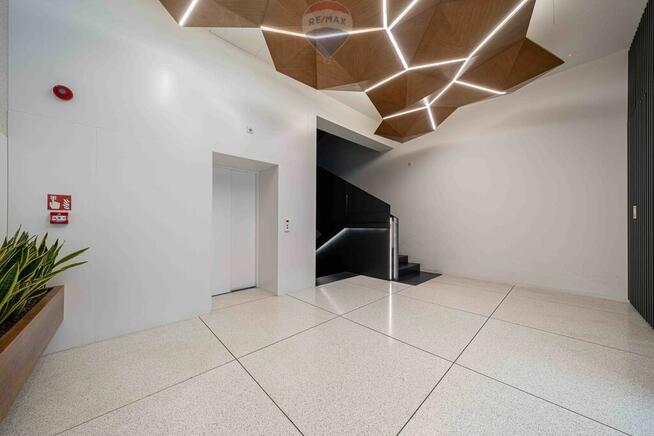 Apartament w "Żelazku", dwa balkony, m.postojowe