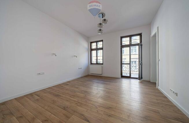 Apartament w "Żelazku", dwa balkony, m.postojowe