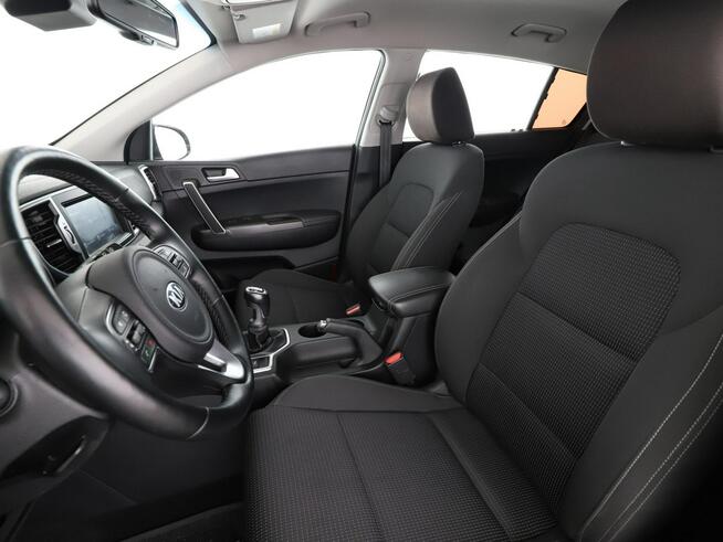 Kia Sportage navi klima auto grzane fotele i kierownica kamera i czujniki parkowani