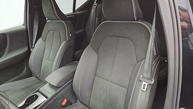 Volvo XC 40 82kWh P8 Recharge AWD Plus aut ! Z Polskiego Salonu ! Faktura Vat !