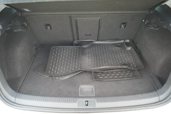 Volkswagen Golf R-Line DSG 1,4 140 km Hak navi na pasku rozrządu