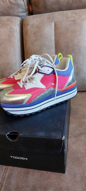 Nowe buty damskie rozmiaru 38 .
