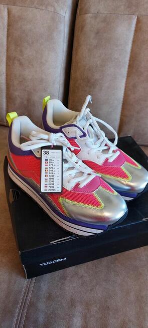 Nowe buty damskie rozmiaru 38 .