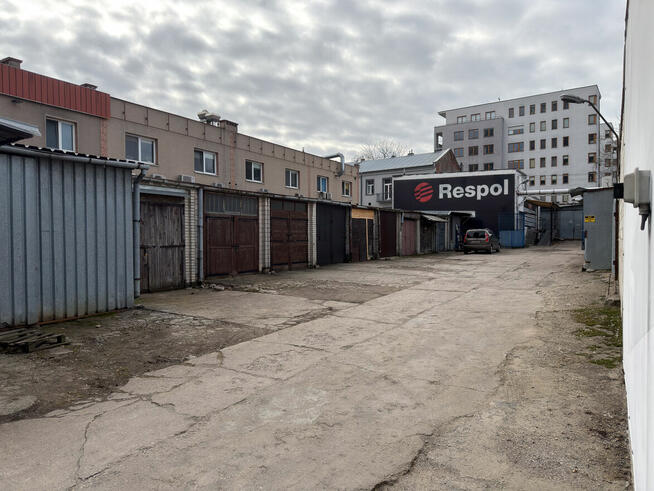 Garaż wolnostojący + miejsce postojowe, Rondo AK Radosław,