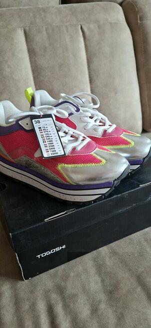 Nowe buty damskie rozmiaru 38 .