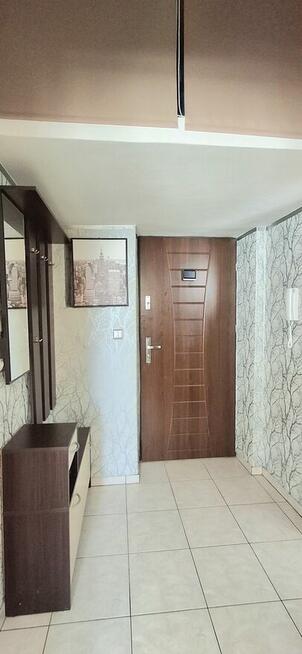 Przestronna kawalerka 35 m kw przy placu z fontanną