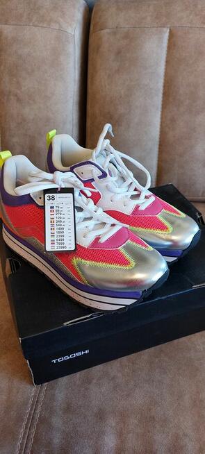 Nowe buty damskie rozmiaru 38 .
