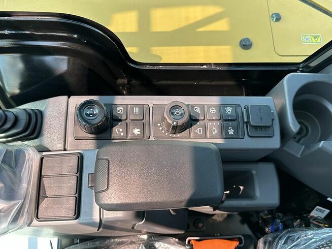 FABRYCZNIE NOWY CAT 302.7 CR