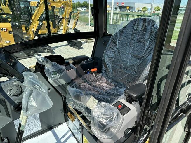 FABRYCZNIE NOWY CAT 302.7 CR