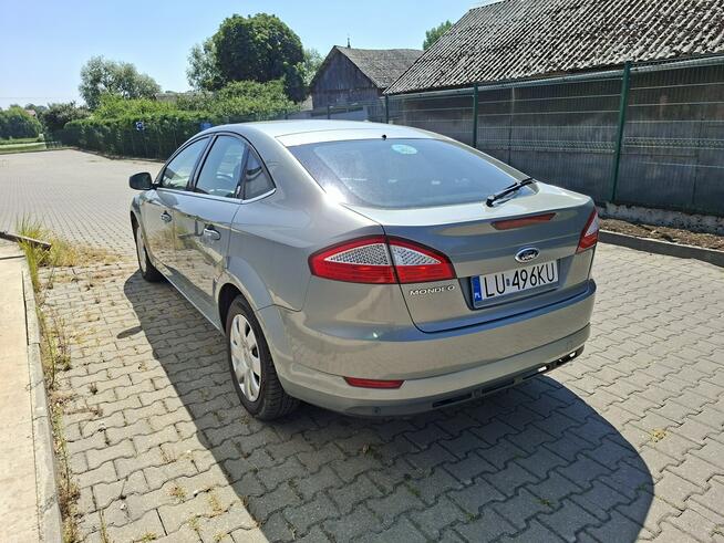Ford Mondeo 2.5 benzyna bogata wersja mały przebieg ważne opłaty