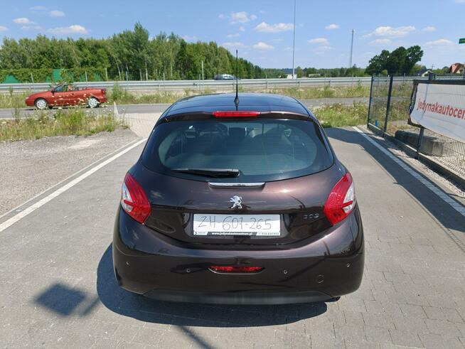 Bardzo ładny Peugeot 208