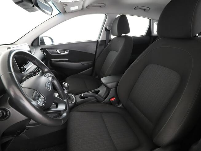 Hyundai Kona virtual led niski przebieg grzane fotele kamera navi auto klima