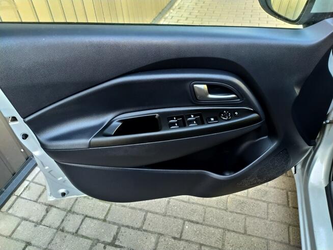 Kia Rio 1.4 Benzyna Ledy Czujniki Grzane Fotele i Kierownica Zarejestrowany
