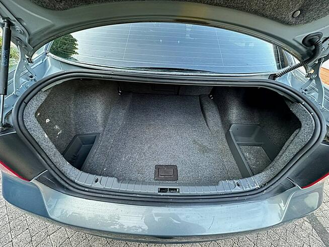 BMW e90 320i 150KM Sedan Navi IDrive Xenon Atrakcyjna Opłacona
